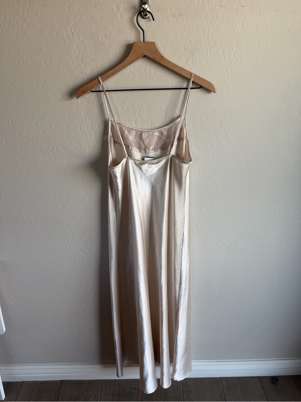 Natori Women’s Champagne Satin Nightgown Slip Dress Glam Lounge Romantic Sexy - Picture 5 of 5